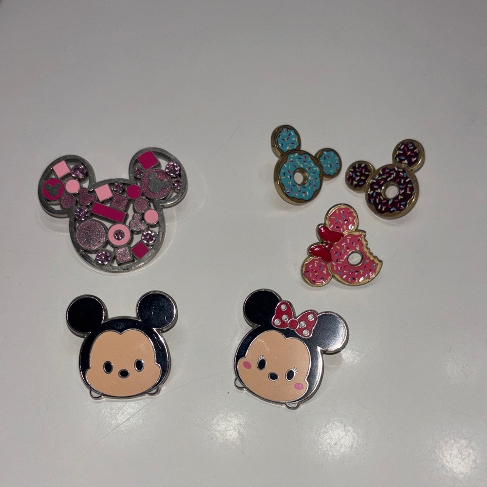 Disney Mickey Pin Set